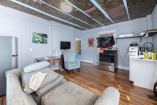 Building Photo - 2 Appian Way Unit 1 Rental