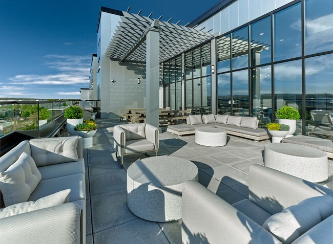 Outdoor Skye Lounge - TMD: Skye Lofts North