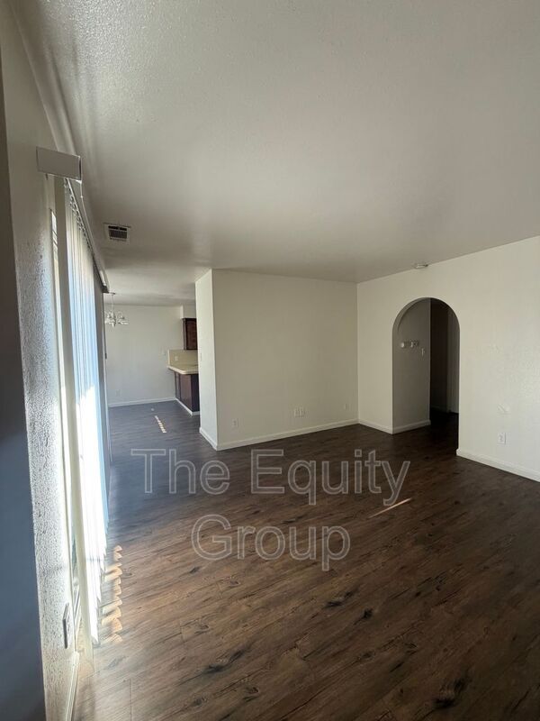 Photo - 530 E Myrtle Ave