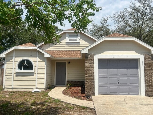 Building Photo - Charming 3-Bedroom Home in a Beautiful Sanford / Lake Mary Community with Community Pool