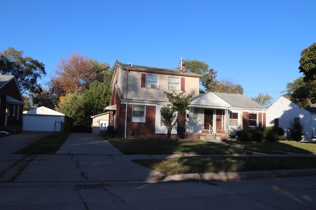 Building Photo - 19315 Roscommon St