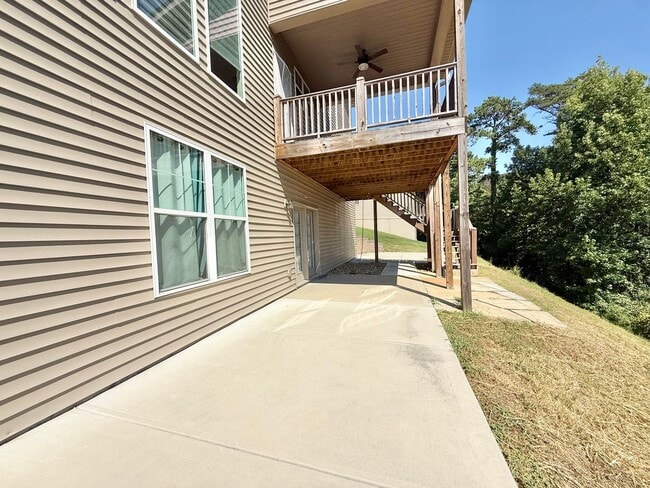 516 Vivian Lee Ln