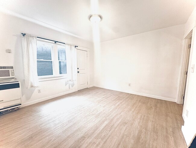 Building Photo - 1110 N Sweetzer Ave Unit 1110