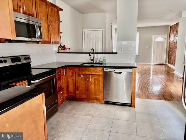 Building Photo - 5118 Delancey St Rental