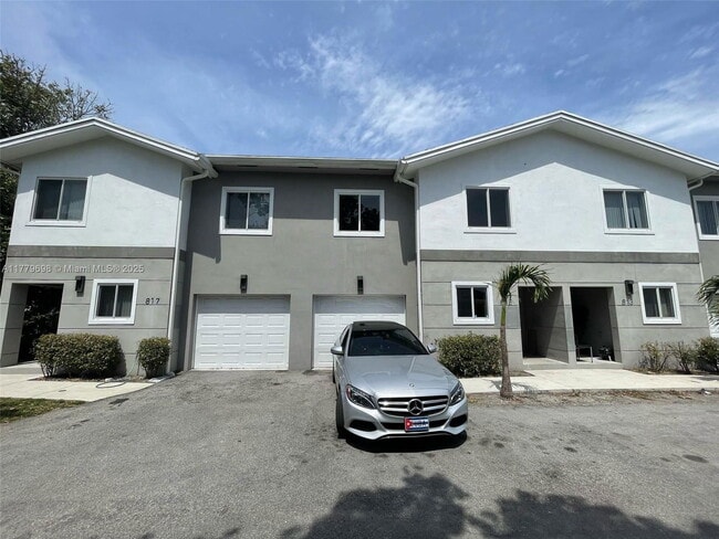 Building Photo - 815 NW 3rd Ave Rental