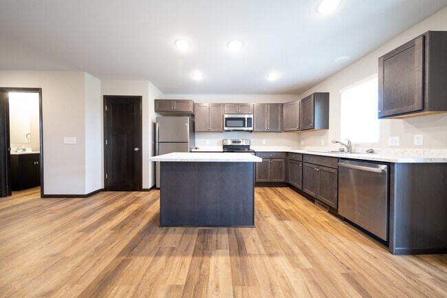 Photo - 663 4th Cir Dr SW