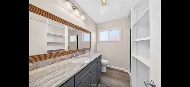 Photo - 637 W Fernfield Dr