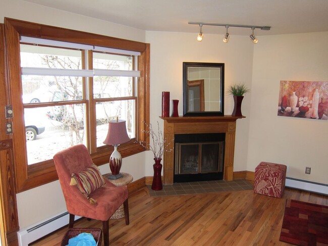 Sunny, Cozy 1 Bedroom Condo - Available fo... - Sunny, Cozy 1 Bedroom Condo - Available fo... Unit 1