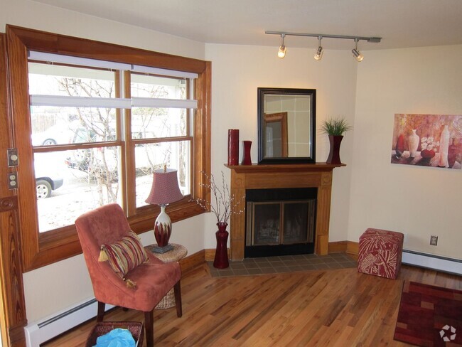 Building Photo - Sunny, Cozy 1 Bedroom Condo - Available fo... Unit 1