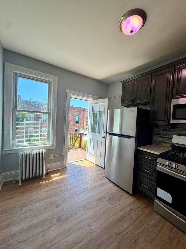 Photo - 39 64th St