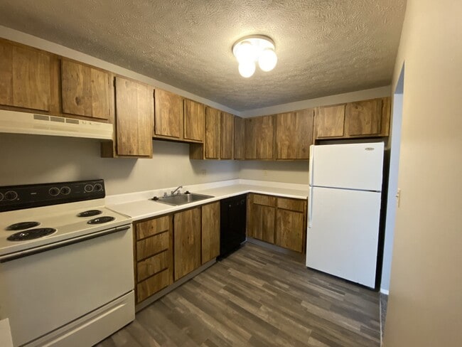 The Oak Kitchen - Alcoma on the Green Rental