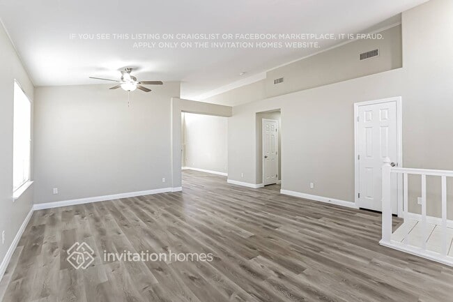 Photo - 2220 Hunt Club St