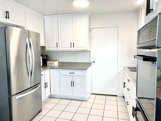 Building Photo - 2108 Hauser Blvd Unit 1 Rental