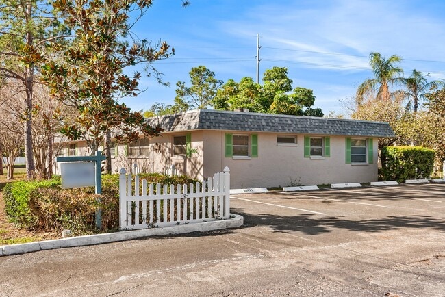 Building Photo - ONE BEDROOM APARTMENT AVAILABLE! Unit #107