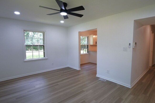 Photo - 2819 Broadview Dr NW