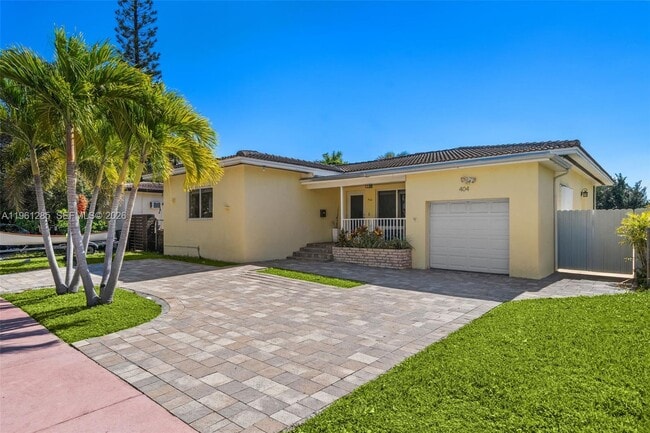 Building Photo - 404 N Shore Dr