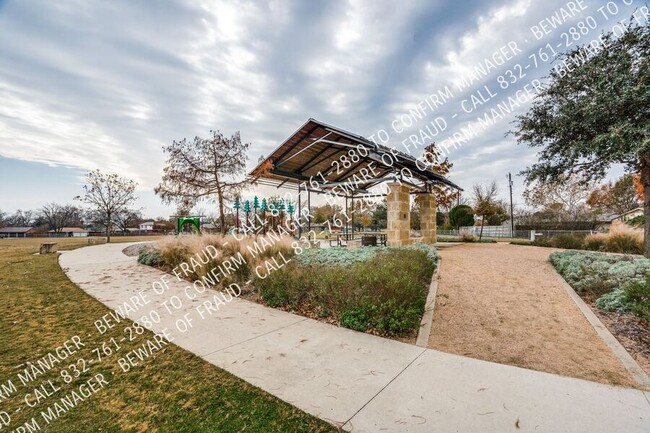 Building Photo - 518 Malden Dr