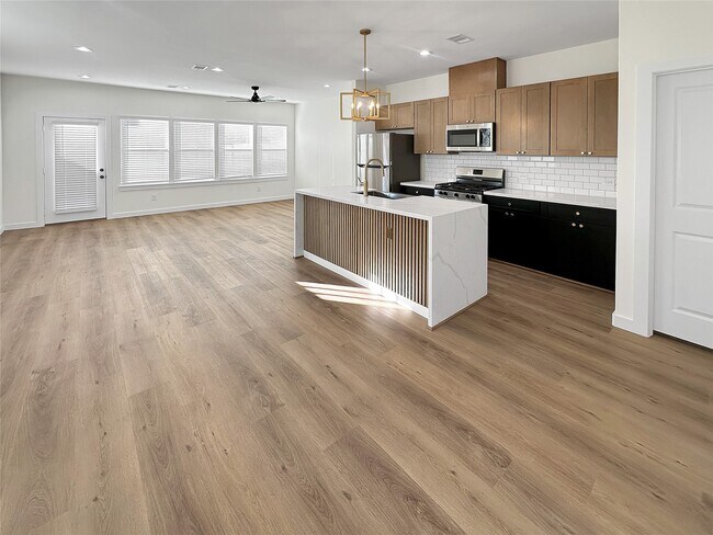 Photo - 6004 Bacher St