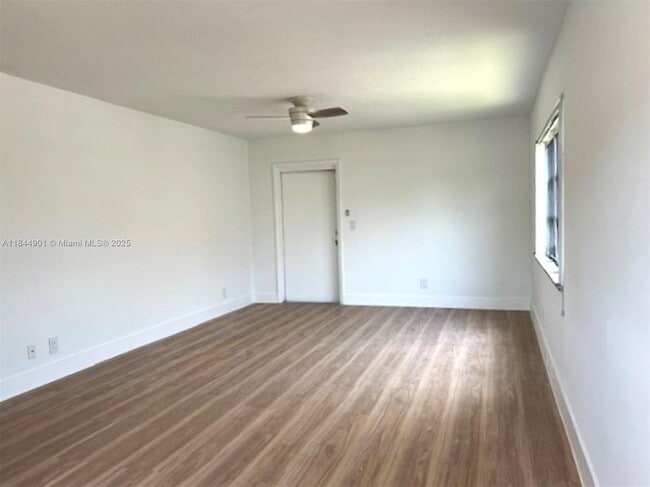 Photo - 270 NE 40th St Unit 27