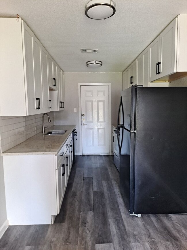 Photo - Cozy 2 Bedroom in Irving Available Now!