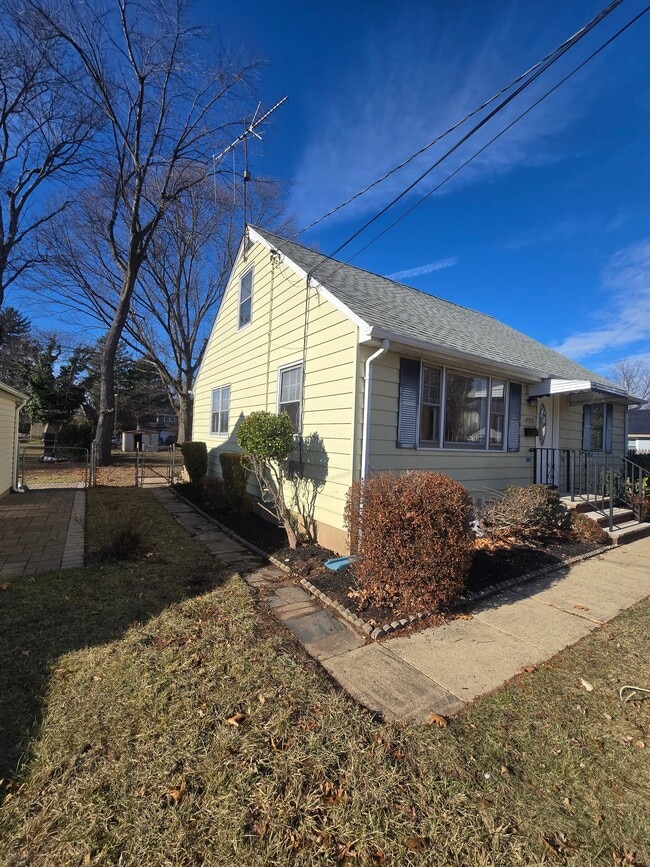 1712 Kenyon Ave
