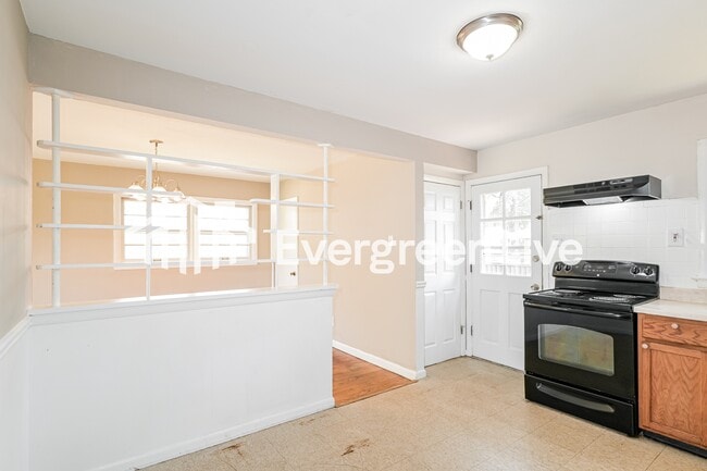 Photo - 380 S St Jacques St