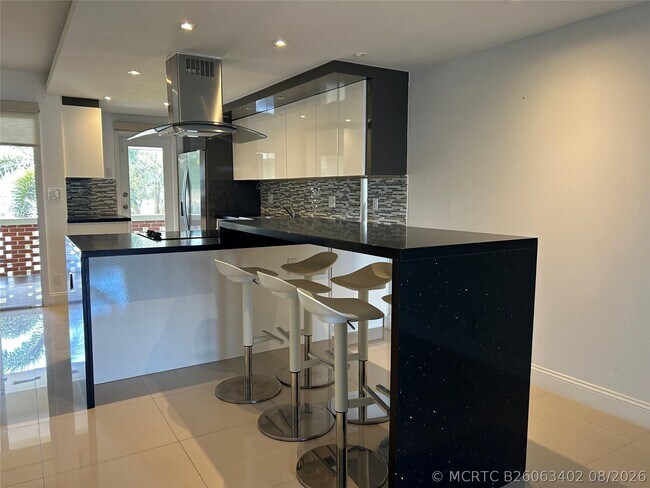 Photo - 2800 NE 14th Street Causeway Unit 208