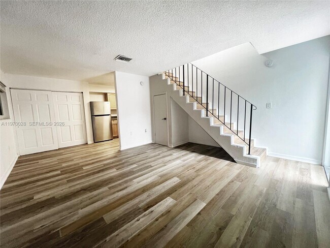 Photo - 65 NE 59th St Unidad 2