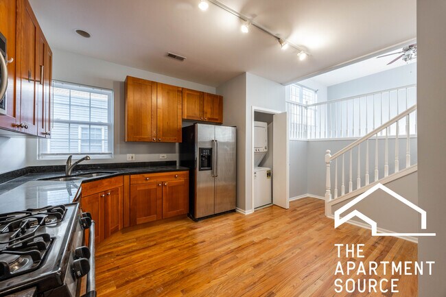 Building Photo - 2320 W Adams St Rental