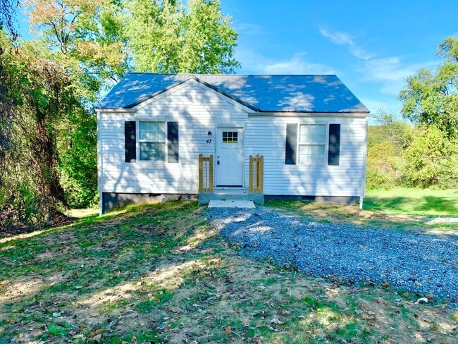 Building Photo - 47 Maple St