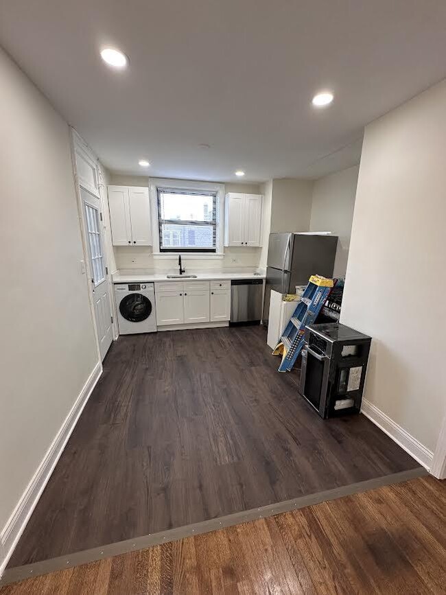 Photo - 3 bedroom in Chicago IL 60625