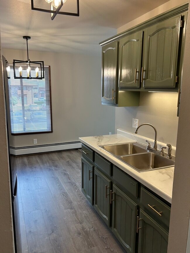 Photo - 2125 Camelot Court