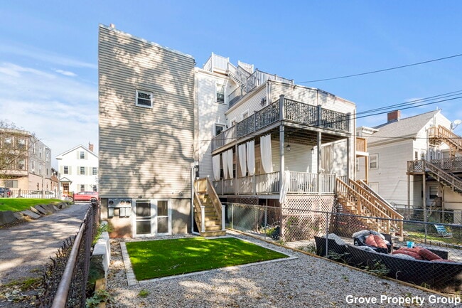 Building Photo - 531 E 5th St Unit 1