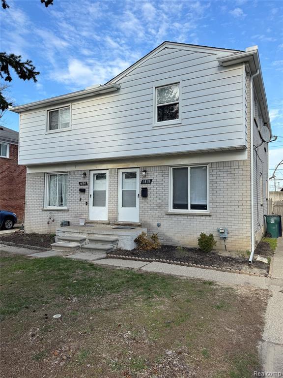 Building Photo - 1818 N Center St