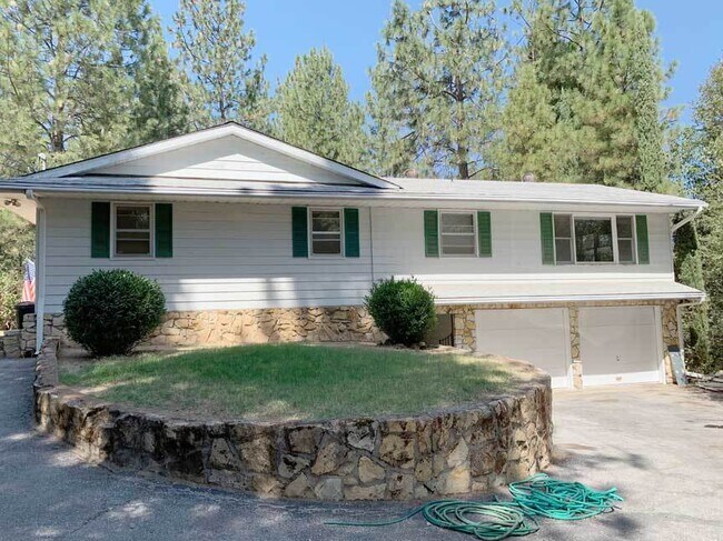 Cozy & private 3/2 near downtown Placerville. - Cozy & private 3/2 near downtown Placerville. Apartment Unit A