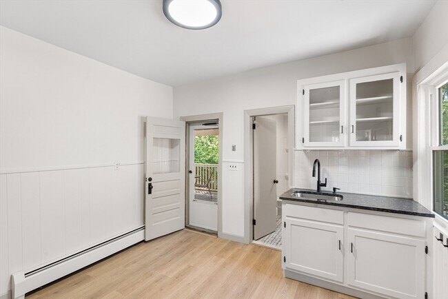 Photo - 31 Hunting St