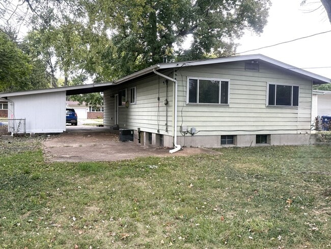 Photo - Florissant - 3 Bed 1-1/2 Bath with Partial...