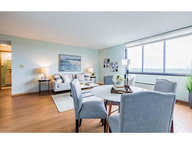 Photo - Spacious one-bedroom, one-bath condo in a fantastic St. Paul location! Unit 909