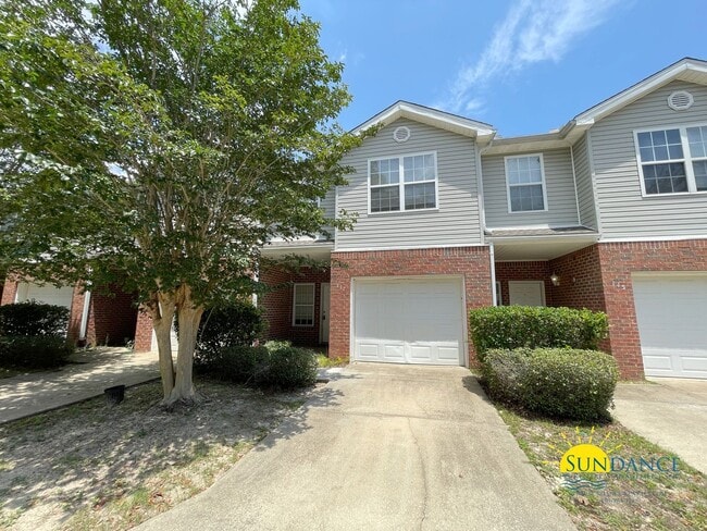 Building Photo - Charming 3 Bedroom Townhouse in Fort Walton!