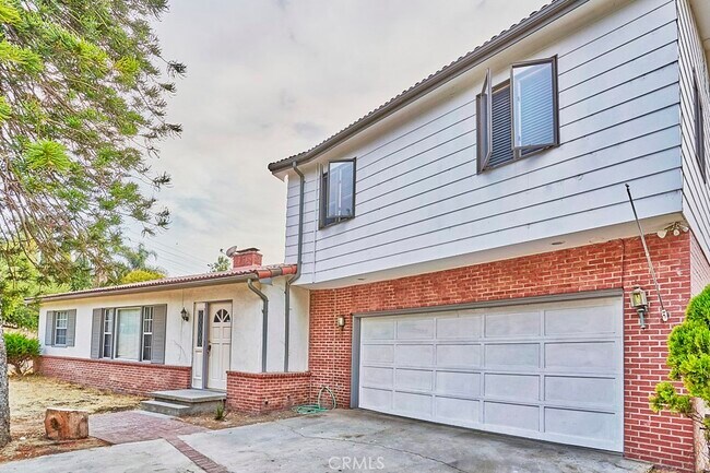 Photo - 2751 Batson Ave