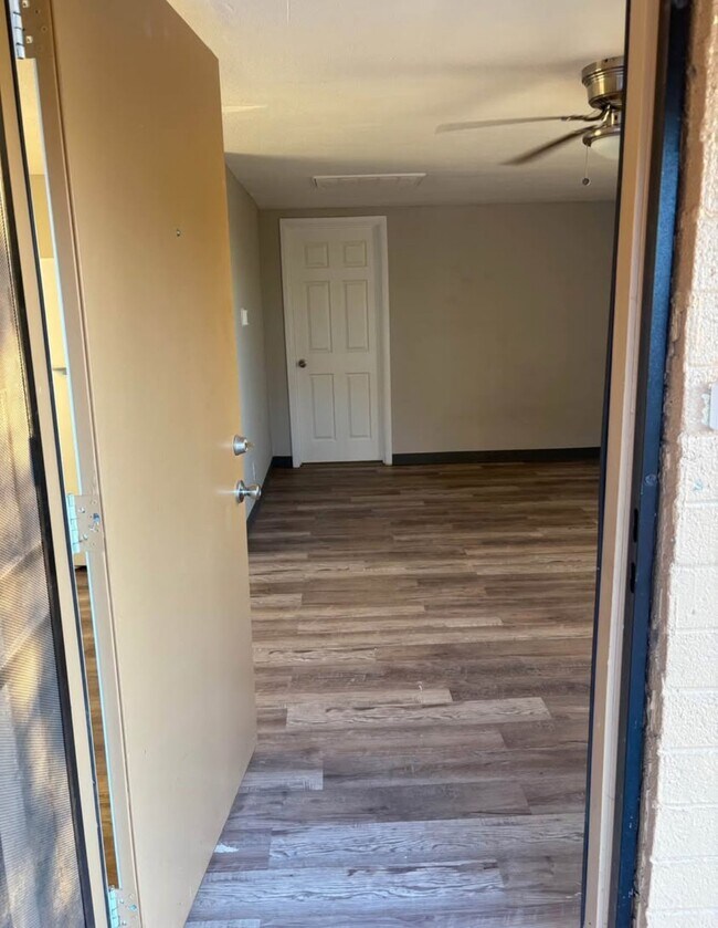 Photo - 1402 W Mercer Ln Unit 2