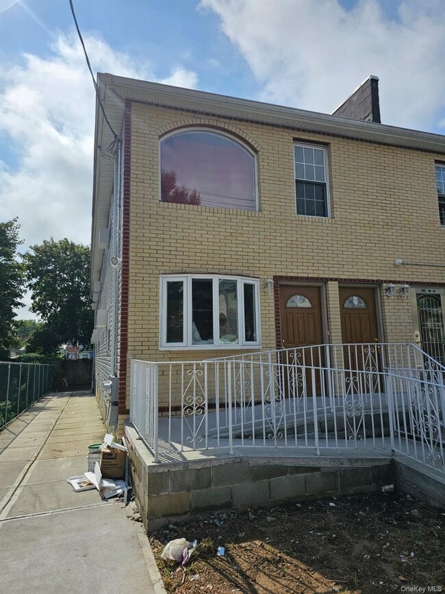 Building Photo - 146-54 106th Ave Unit 2nd Floor