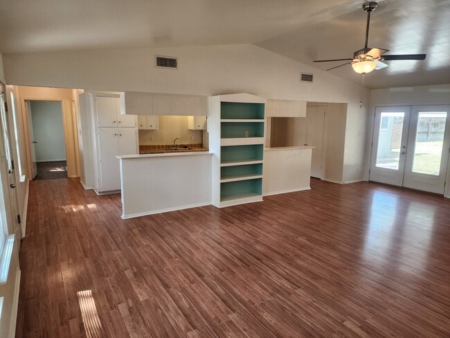 Photo - 307 Lone Star Ln