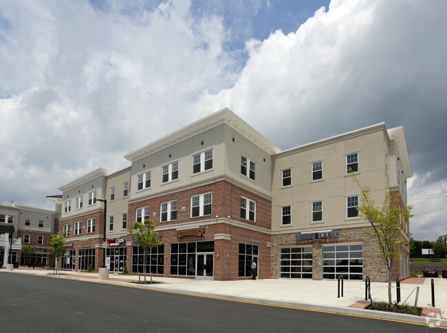 Linden Hill Station Apartments and Townhomes