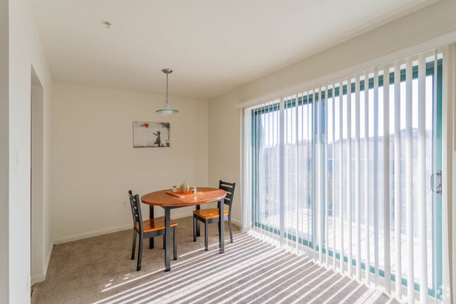 2 habitaciones, 1 baño - 960 pies cuadrados más - Arbor College Park