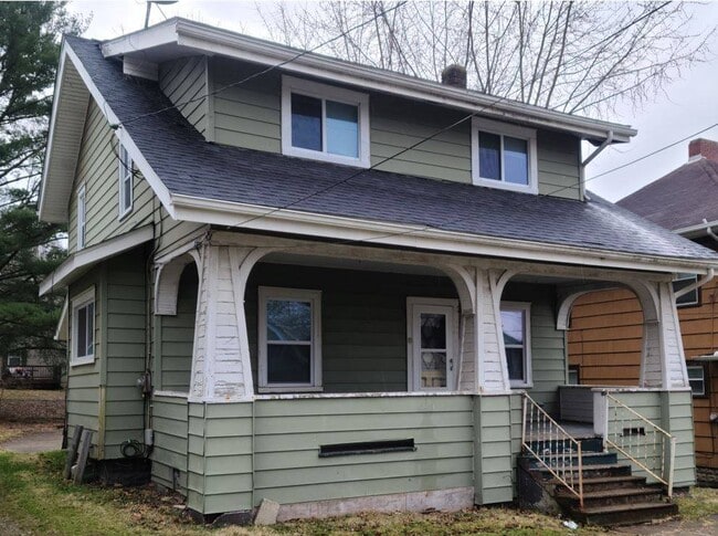 Building Photo - 1213 Woodland Ave SE