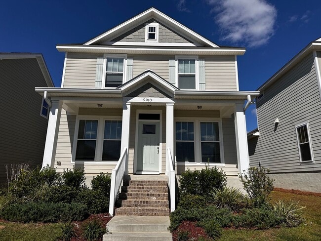 Building Photo - 2918 Fontana St