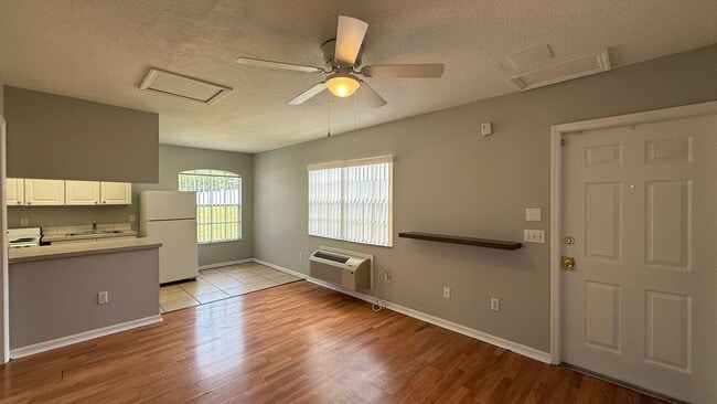 871 Orchid Dr Unidad LO