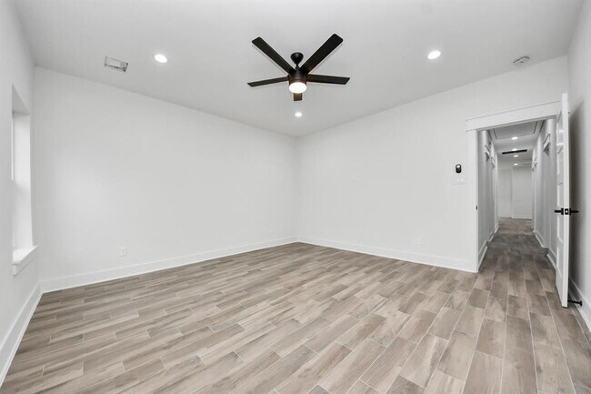 Photo - 701 E Canino Rd Apartment Unit B