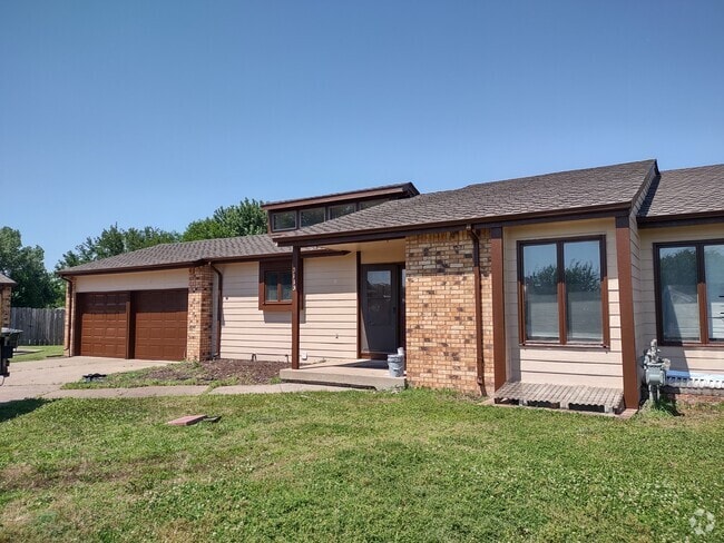 Building Photo - 3115 N Longfellow Ct Rental